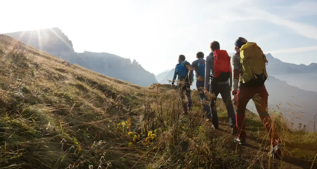 Co zabrać w góry? Poradnik eksperta na każdą porę i pogodę