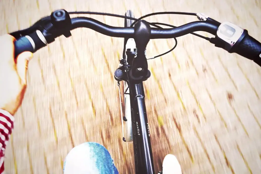 Jak odkręcić kierownicę w rowerze - uniknij frustracji i uszkodzeń