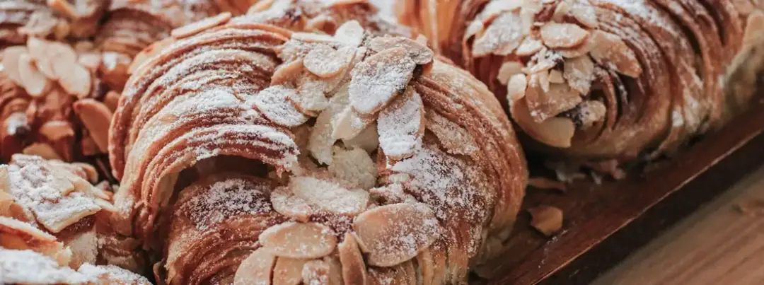 Jak długo i w jakiej temperaturze piec ciasto francuskie