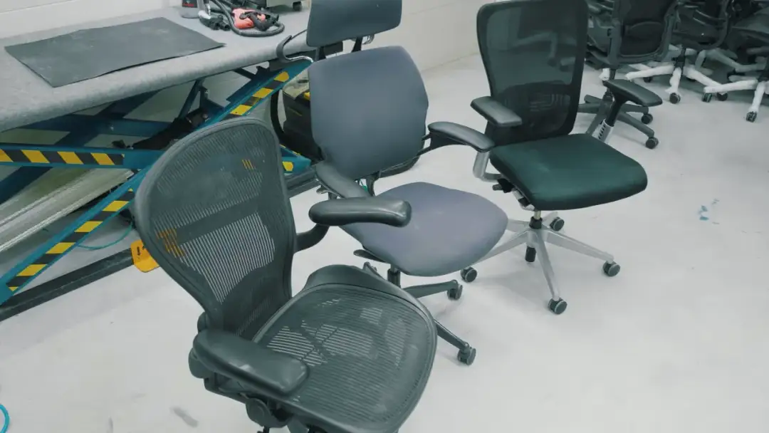 Jak wyczyścić krzesło biurowe? Praktyczny przewodnik krok po kroku