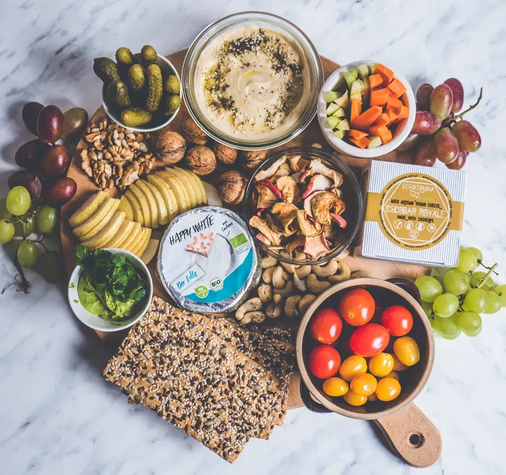 Ser wegański z czego: odkryj składniki i przepisy, które zaskoczą