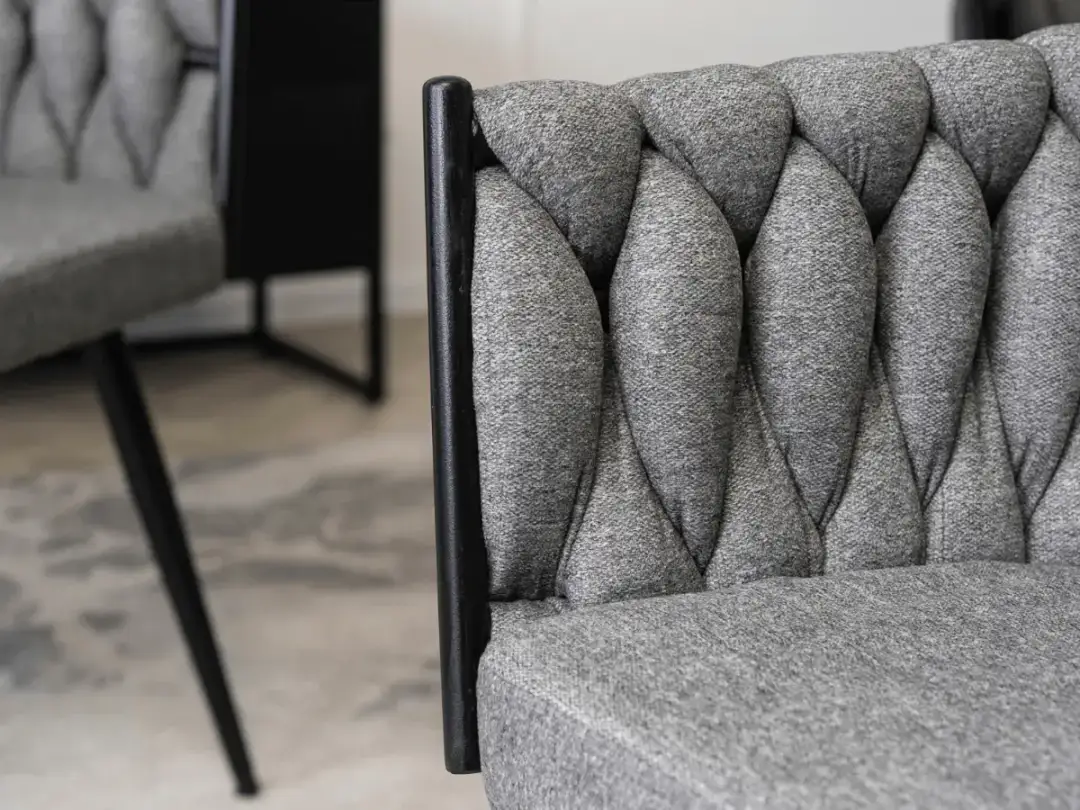 Ile kosztuje tapicerowanie krzeseł? Sprawdź ceny i ważne czynniki