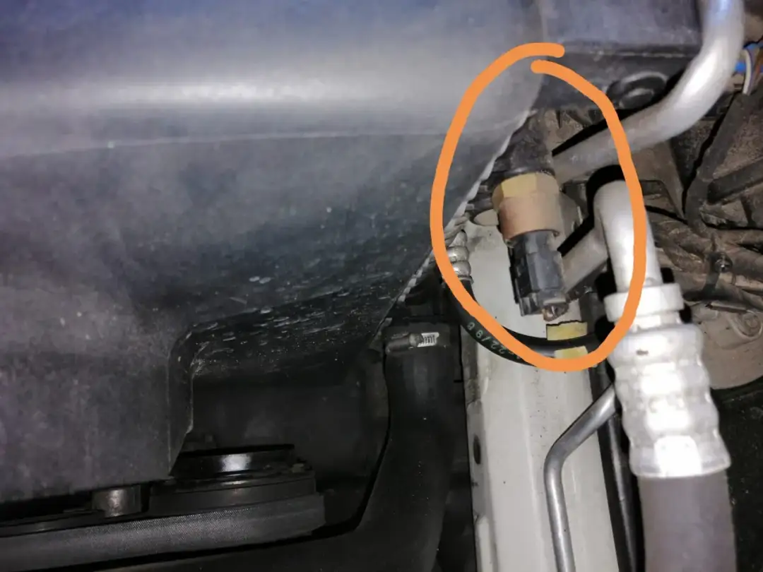 Gdzie jest czujnik temperatury silnika w BMW E39 - uniknij problemów z silnikiem