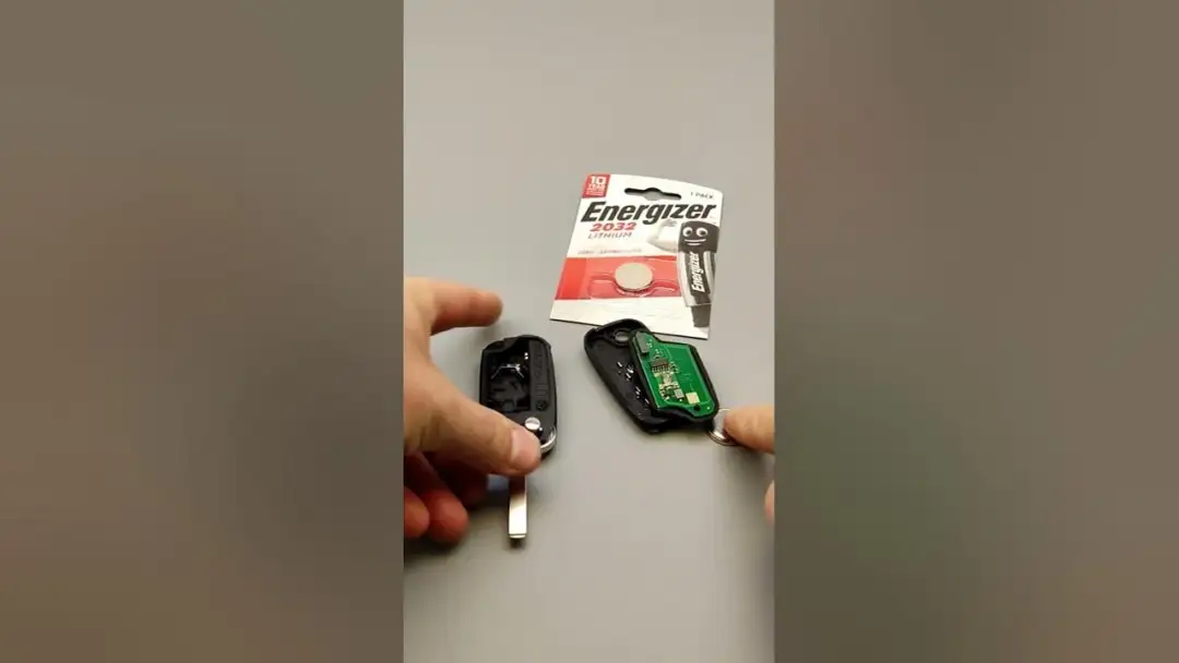Jak wymienić baterię w kluczyku Renault Clio w prosty i szybki sposób