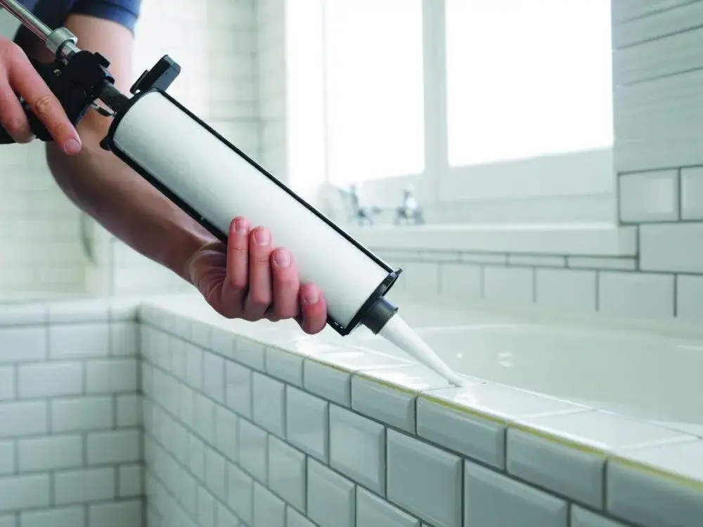 Czy można kłaść silikon na silikon? Unikaj błędów i nieszczelności