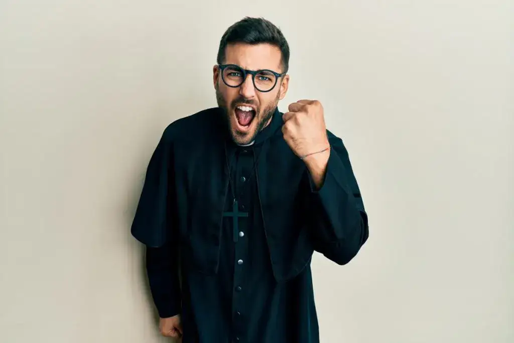 Sen o księdzu w czarnej sutannie - prawdziwe znaczenie i interpretacja snu