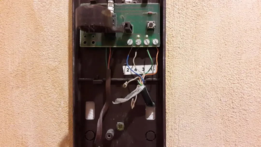 Jak podłączyć unifon 4-żyłowy? Zrób to sam krok po kroku