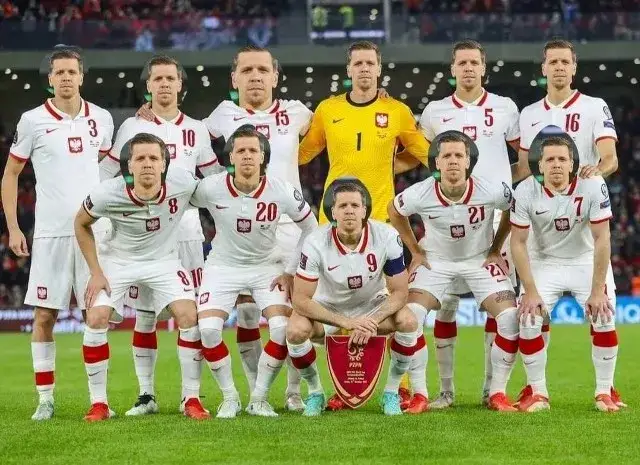 Jakie numery mają polscy piłkarze? Odkryj zaskakujące zmiany!