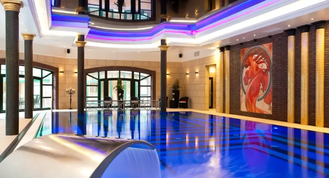 Rodzinny wypoczynek w Ustce: Oto 5 hoteli z basenem blisko morza