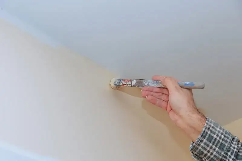 Co się maluje pierwsze: sufit czy ściany? Kluczowe porady malarskie.