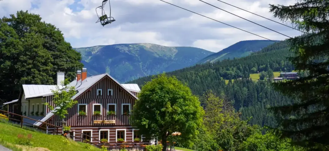 Gdzie zjeść w Szpindlerowym Młynie? Odkryj najlepsze restauracje Gdzie zjeść w Szpindlerowym Młynie? Odkryj najlepsze restauracje