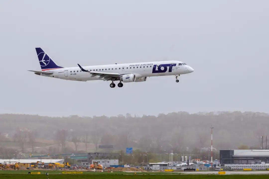 Ile trwa lot z Krakowa do Paryża? Zaskakujące fakty o czasie lotu