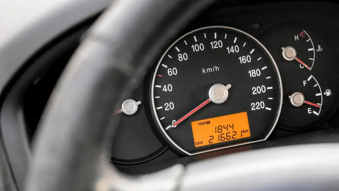 1mth ile to kilometrów? Przelicznik motogodzin na km - wyjaśnienie