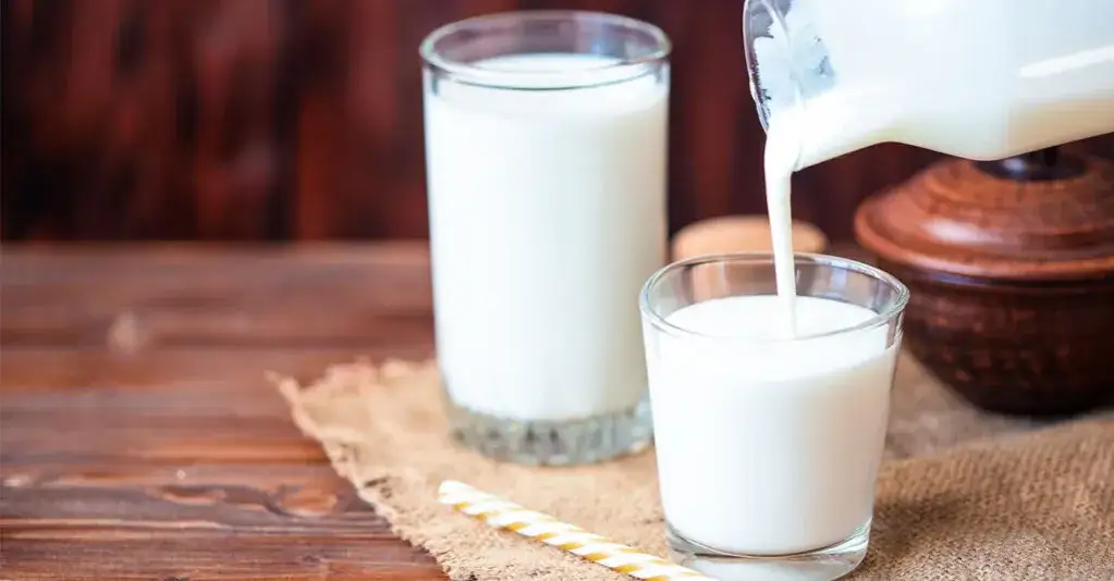 Czy codzienne picie kefiru jest zdrowe? Korzyści i skutki uboczne