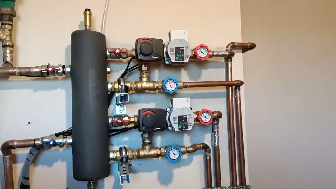 Sprzęgło hydrauliczne czy zawór czterodrogowy – co wybrać i jak uniknąć błędów?