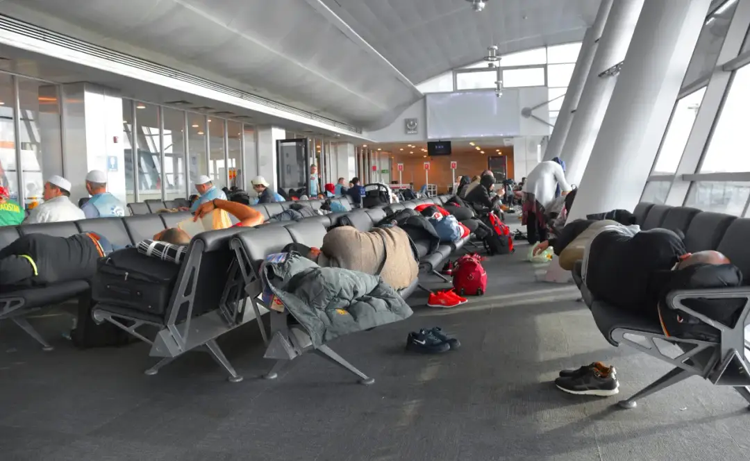 Jak spać na lotnisku: praktyczne porady, bezpieczeństwo i najlepsze miejsca do noclegu