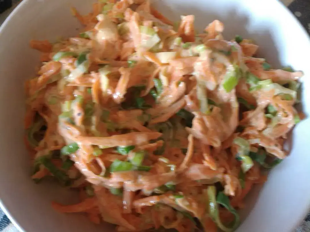 Ile kalorii ma surówka z marchewki? Zaskakujące wartości kaloryczne!