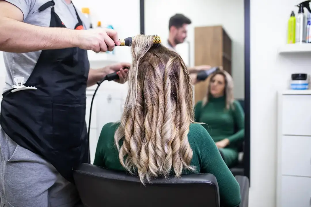 Najlepsze promocje w salonach fryzjerskich: jak znaleźć okazje na zabiegi