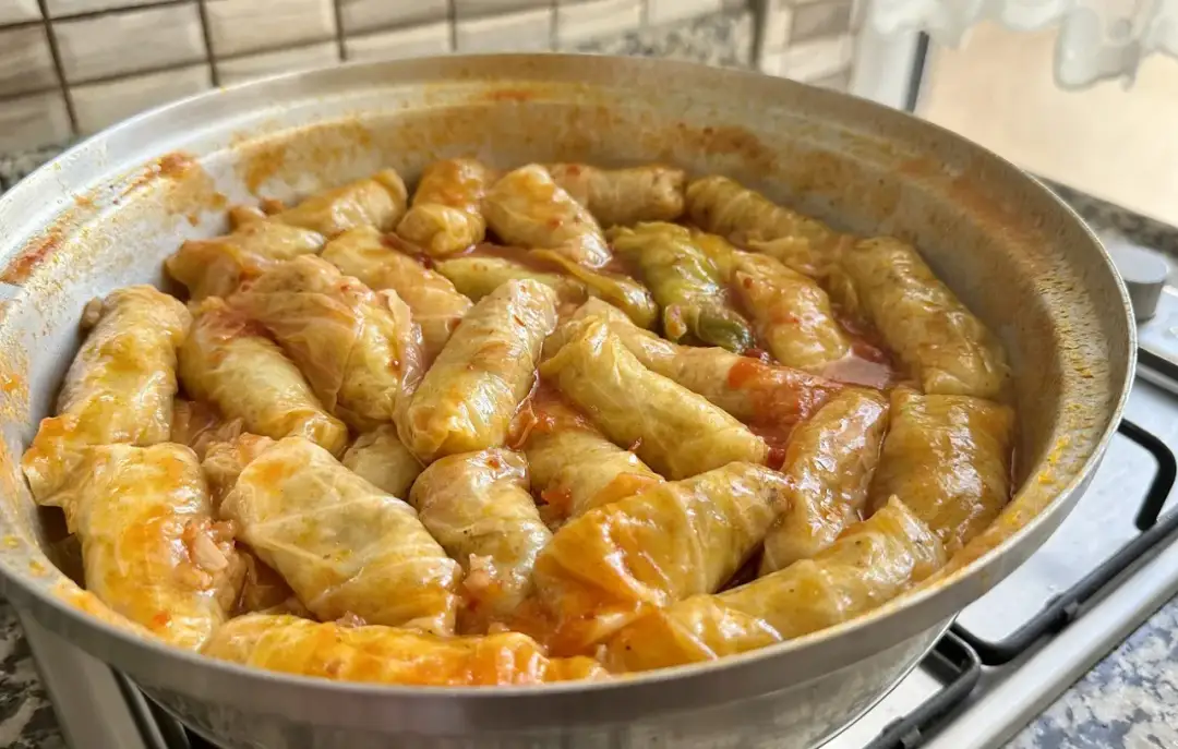 Co do gołąbków na obiad - najlepsze dodatki i sosy, które zachwycą