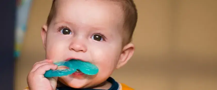 Biegunka przy ząbkowaniu: ile trwa i jak sobie z nią radzić?