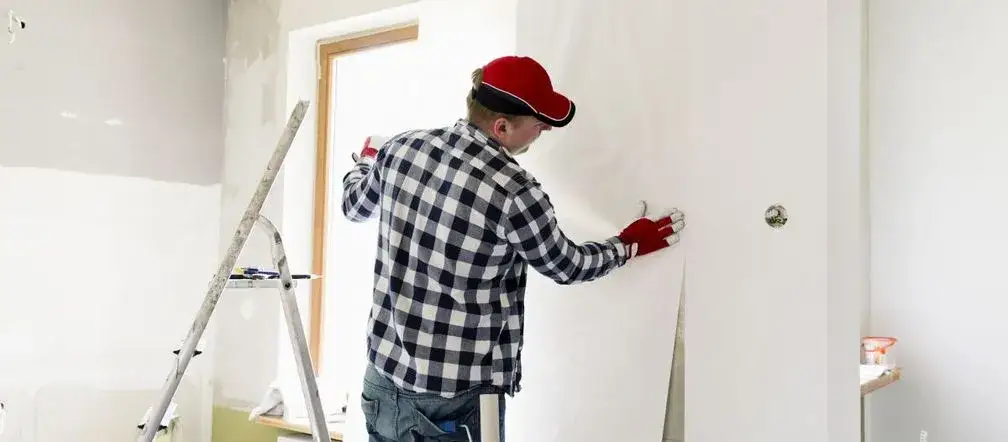 Jak kłaść tapety bez błędów - krok po kroku do idealnego efektu