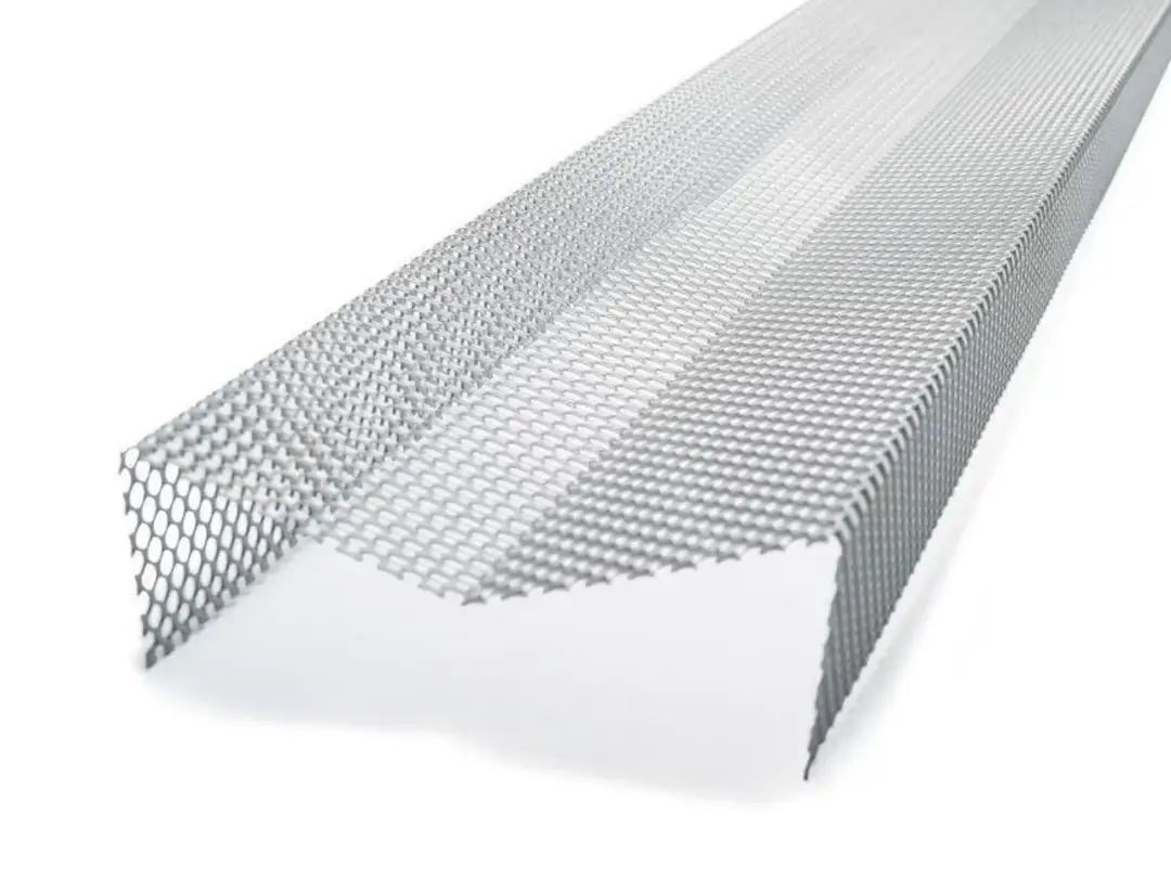 Siatka zabezpieczenia rynien przed liśćmi, wykonana z metalu, chroni przed zatykaniem.