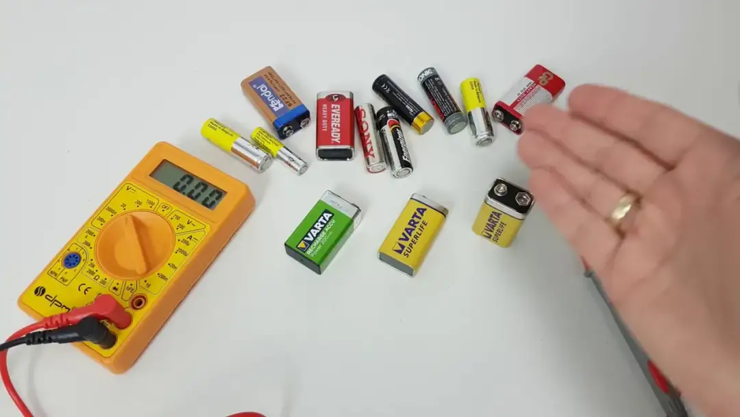 Jak sprawdzić pojemność baterii AA i uniknąć niepotrzebnych wydatków