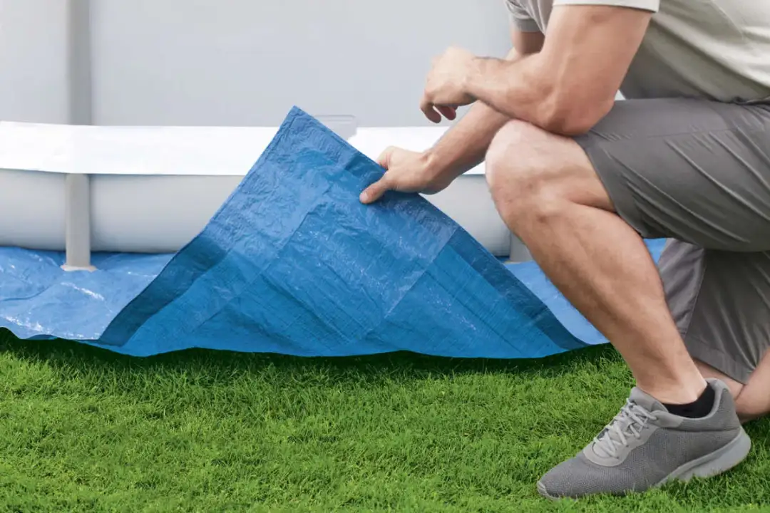 Na czym rozłożyć basen ogrodowy, aby uniknąć uszkodzeń i kosztów?