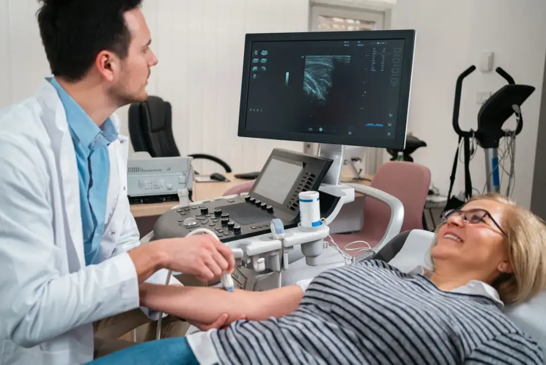 Dowiedz się jaki lekarz kieruje na badanie dopplera - poradnik NFZ 2025