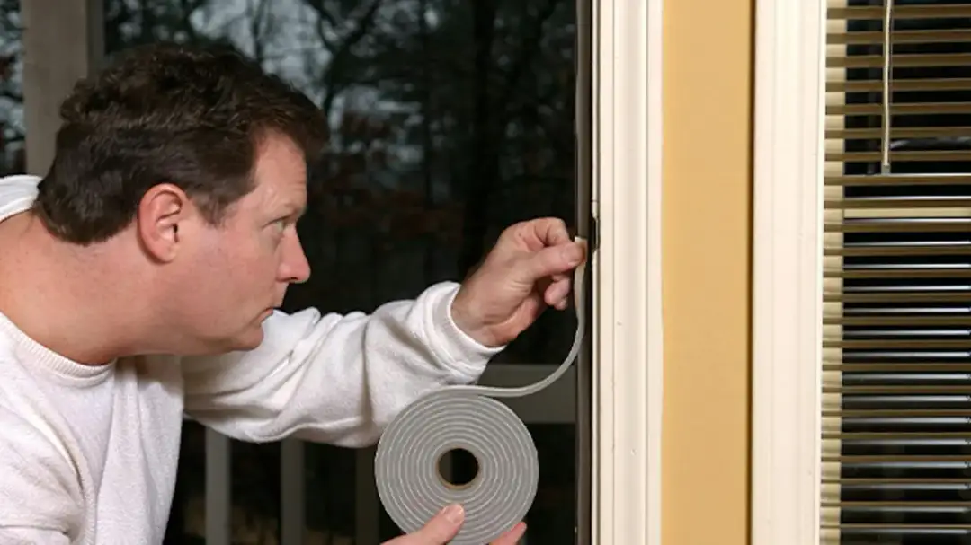 Jak uszczelnić drzwi wejściowe w bloku, by uniknąć hałasu i zimna