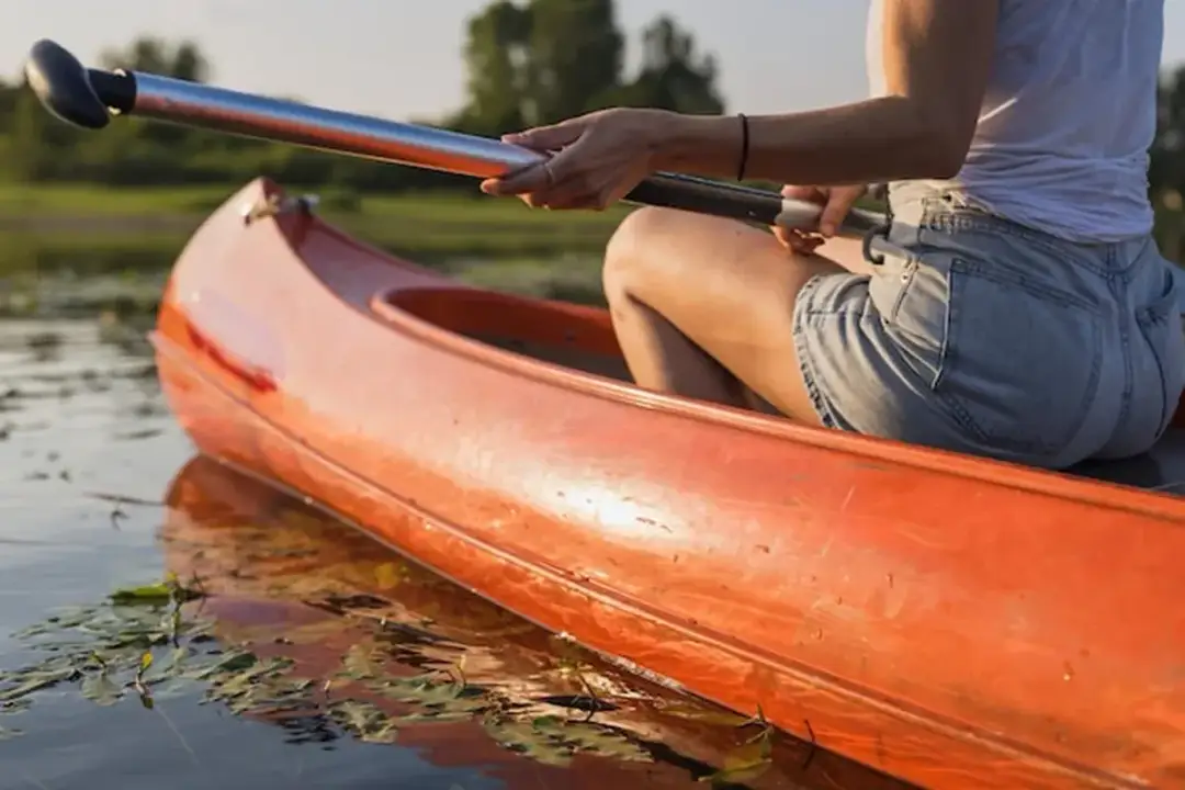 Co zabrać na kajaki, aby uniknąć nieprzyjemnych niespodzianek?