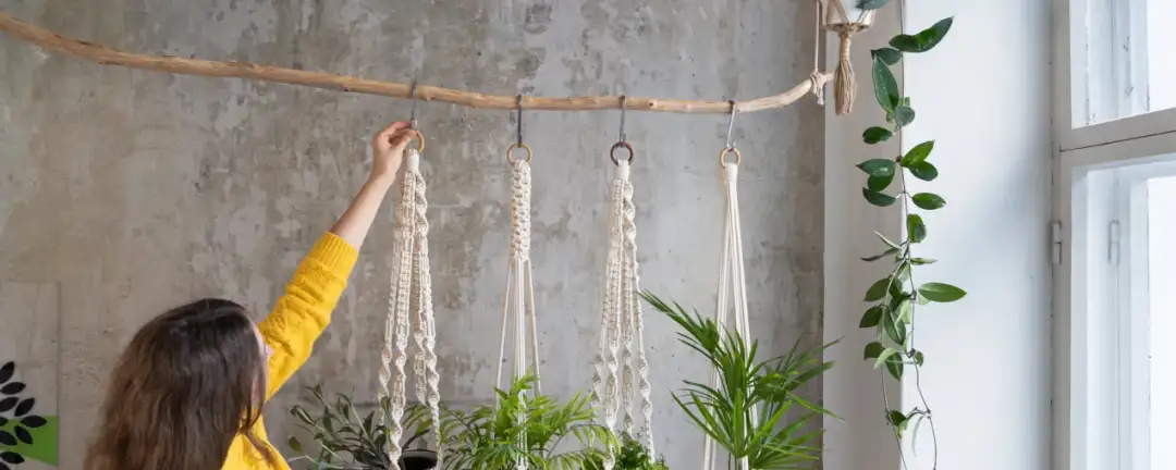 Jak zrobić kwietnik na ścianę? Proste instrukcje i praktyczne porady DIY