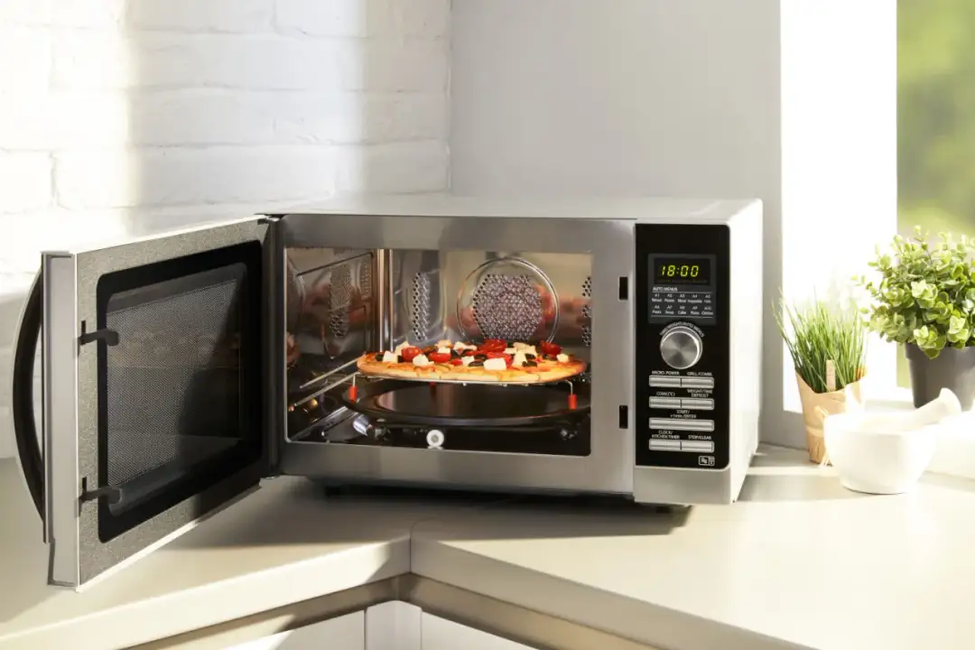 Jak długo grillować w mikrofali? Czas grillowania dla różnych potraw