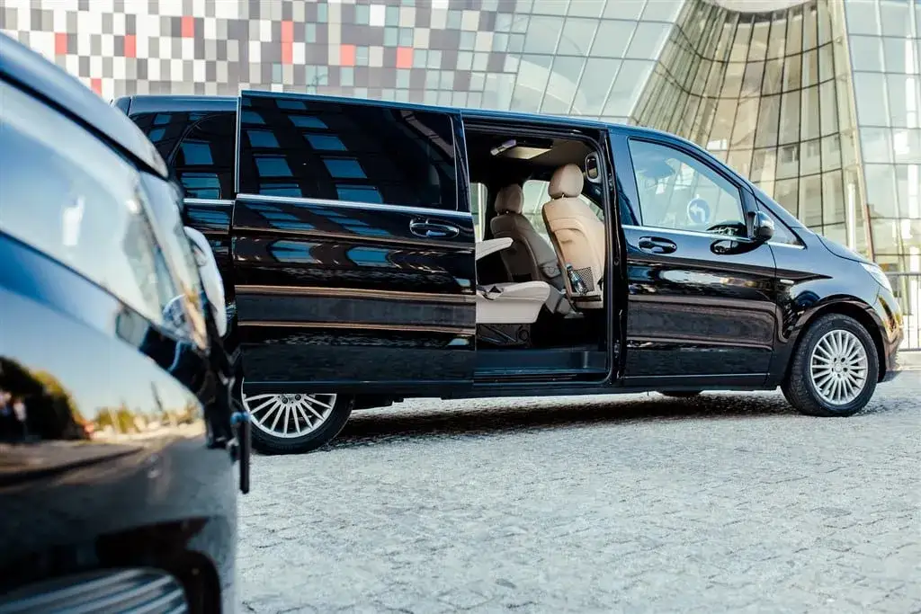 Jak wygląda transfer z lotniska do hotelu - uniknij stresu i kosztów