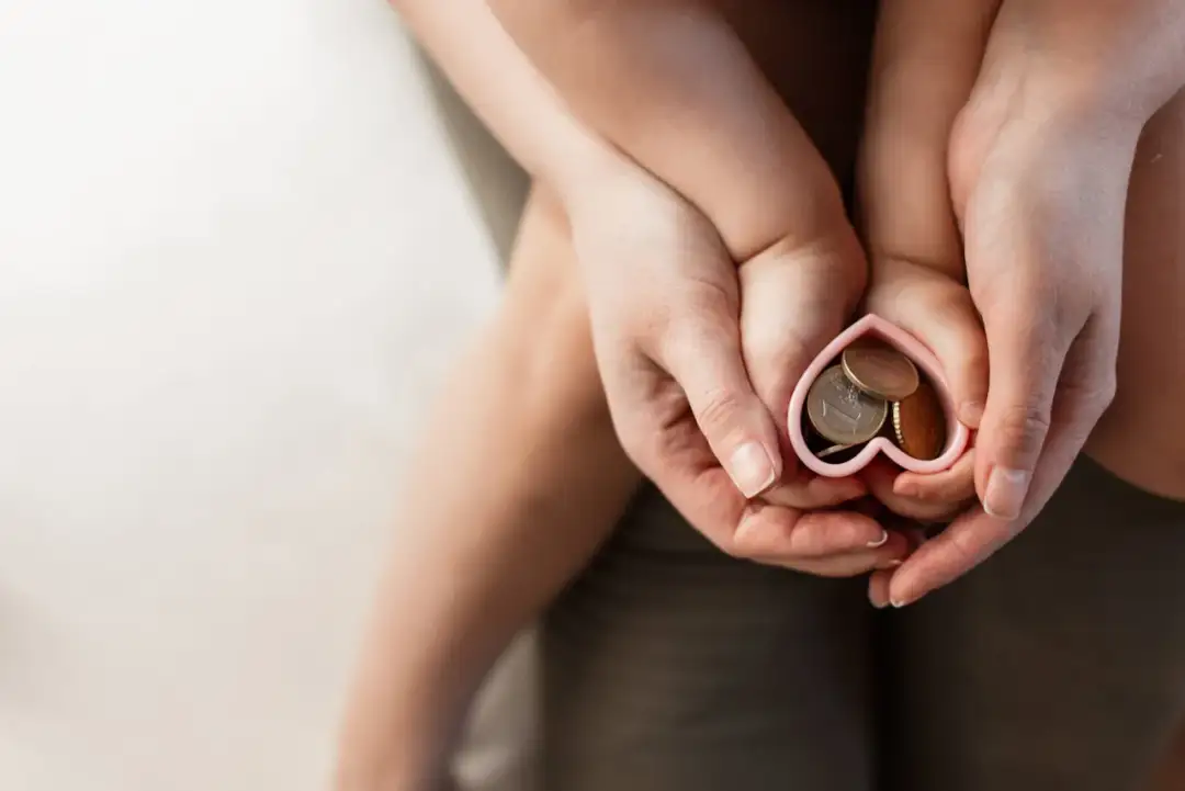 Zasiłek rodzinny: Kompletny przewodnik. Sprawdź, czy się kwalifikujesz!