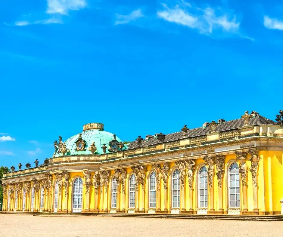  Pałac Sanssouci w Poczdamie - Zobacz neoklasycystyczną rezydencję królewską