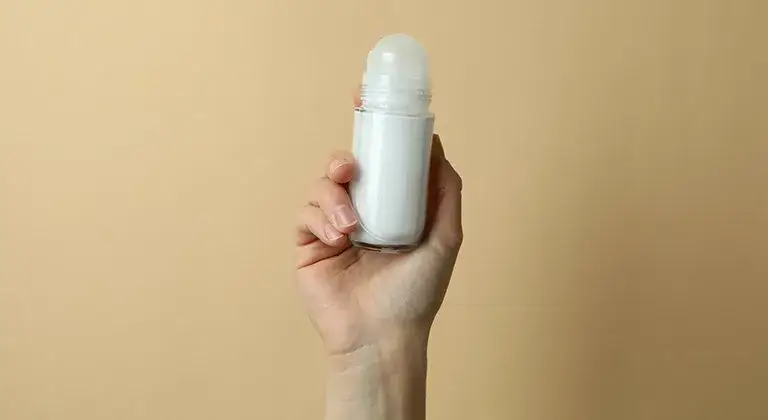 Dezodorant vs Antyperspirant: Kluczowa Różnica i Jak Wybrać Najlepszy