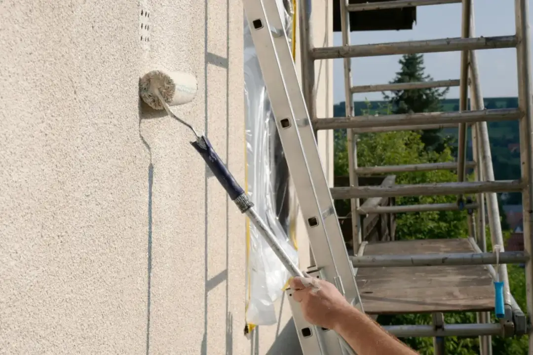 Skuteczne zabezpieczenie elewacji przed brudem: 5 sprawdzonych sposobów