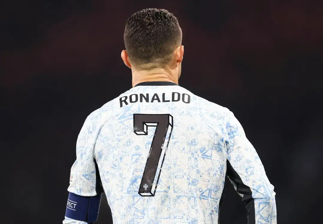 Ile zarabiają najlepsi piłkarze świata? Zaskakujące kwoty i źródła dochodów