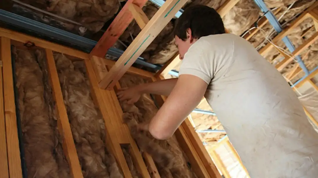 Czym ocieplić dach? Najlepsze materiały i porady, które musisz znać