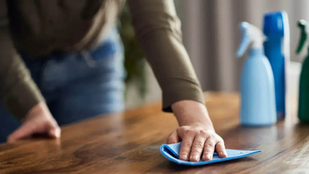 Naklejki na meblach? Usuń je bezpiecznie i bez szkód!