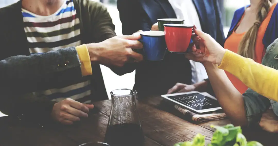 Ile godzin przed snem odstawić kawę? Sprawdź i śpij lepiej