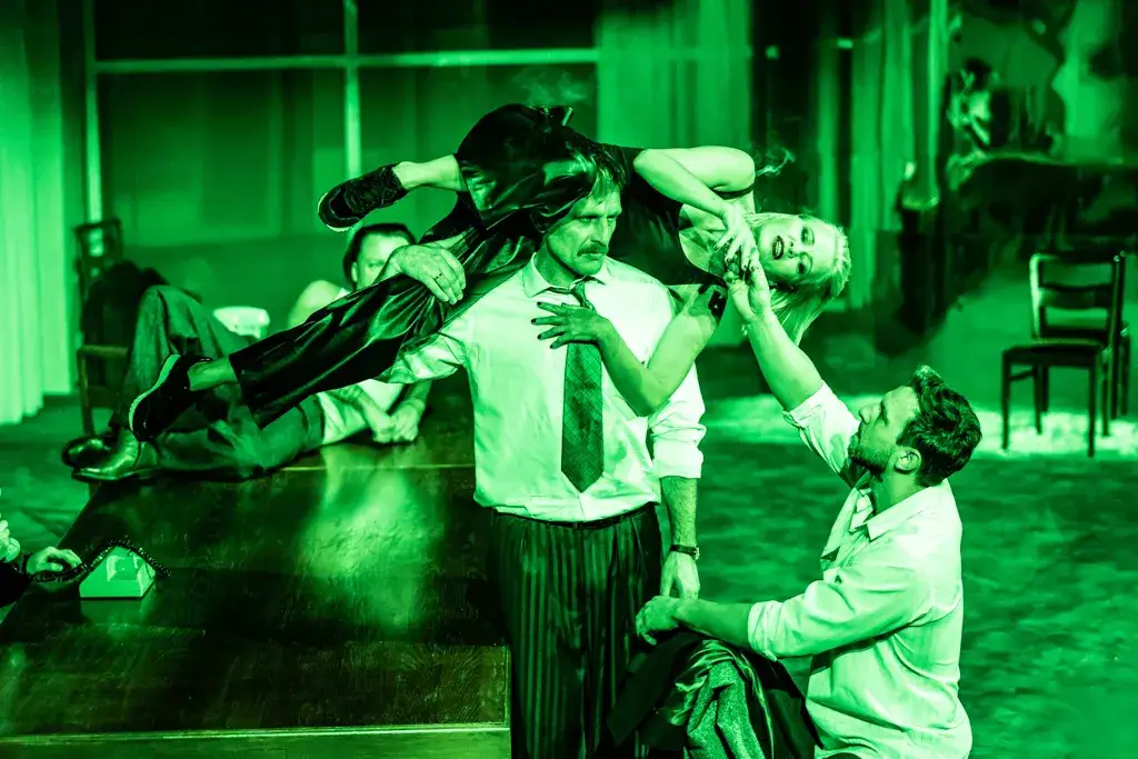 Dekalog w Teatrze Narodowym - recenzja zaskakującego spektaklu