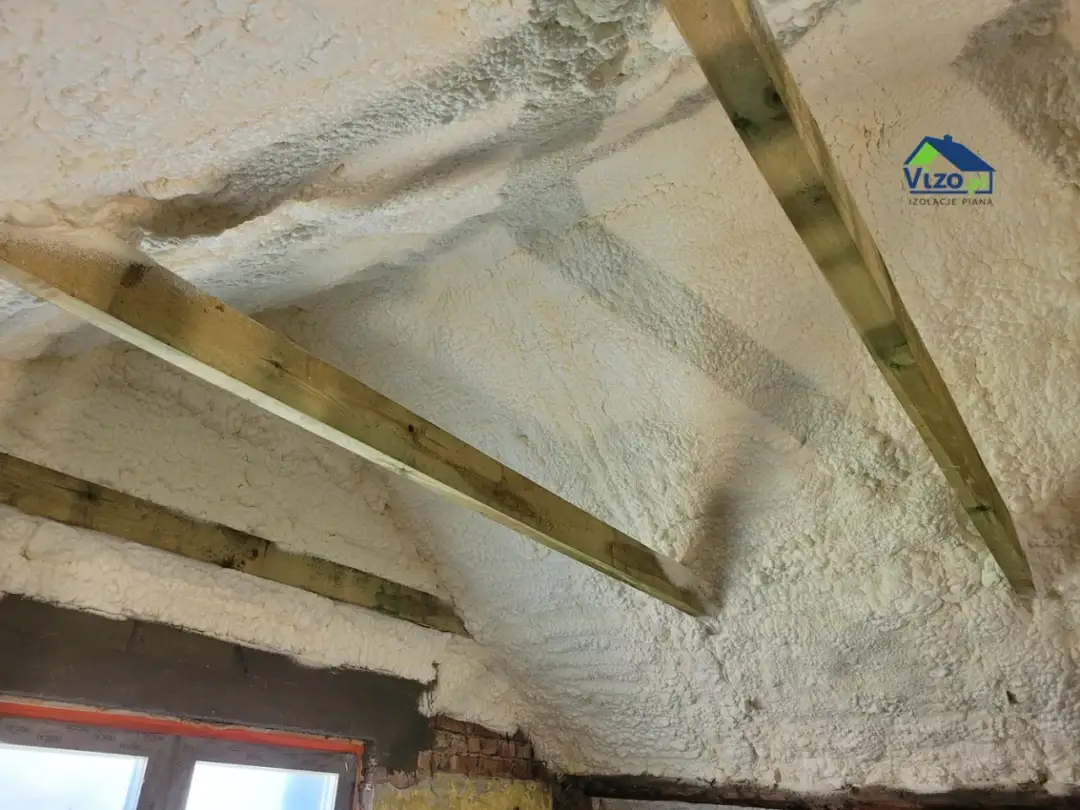 Pianka na poddasze: Otwarta czy zamknięta? Wybierz mądrze!