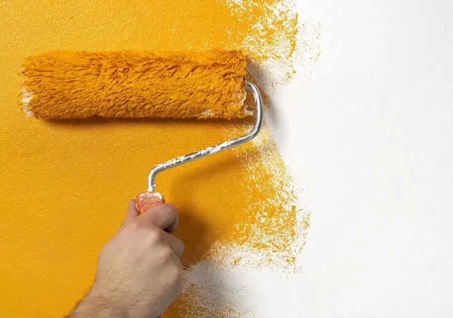 Jak pomalować ścianę bez smug? Poradnik eksperta krok po kroku