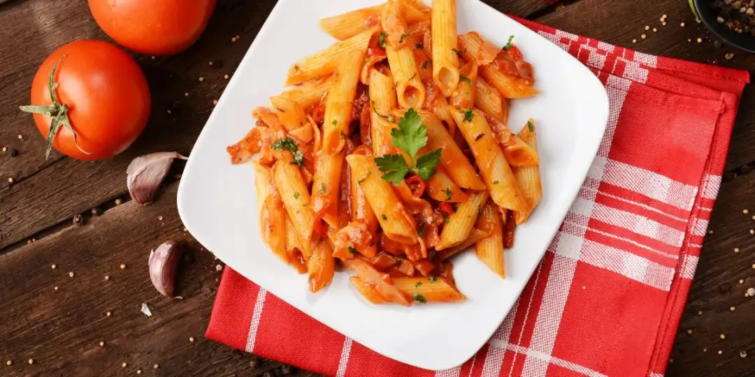 Penne arrabiata przepis – szybki i prosty sposób na pyszny obiad