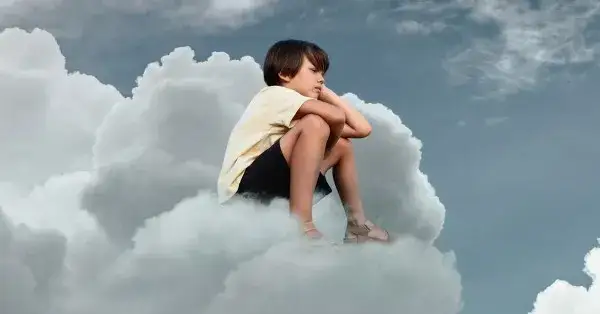 Co oznacza sen o upadku dziecka z wysokości - znaczenie i symbolika