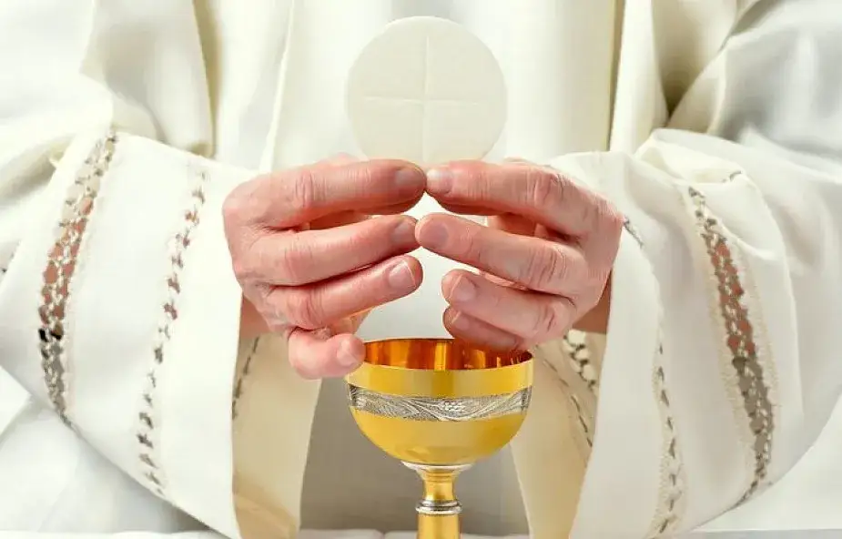 Jakie dary składamy na mszy świętej i ich głębokie znaczenie