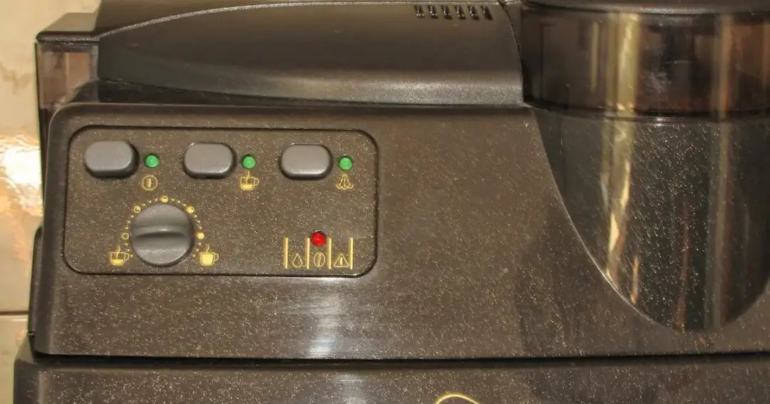 Kawa parzona w szklance: jak zrobić idealną "zalewajkę" bez fusów?