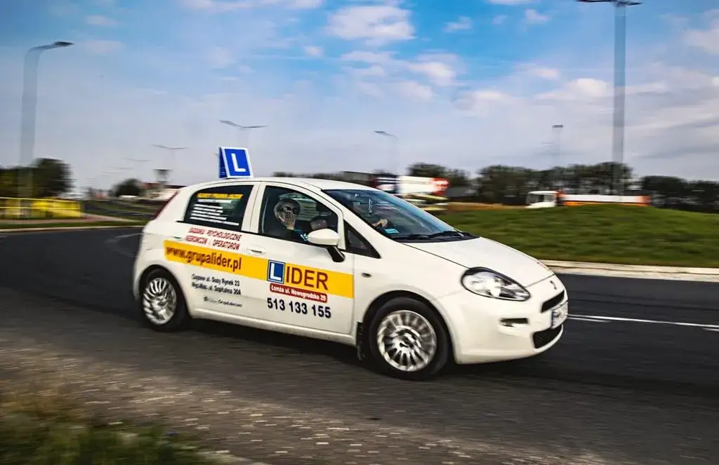 Prawo jazdy w Łomży w 14 dni? Prawda czy mit? Sprawdzamy teraz!